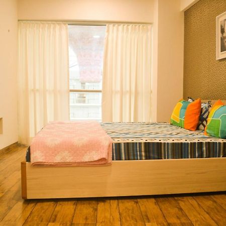 7 Star Weekend Studio At Rajhans Belliza By Global Hospitality Surat Esterno foto